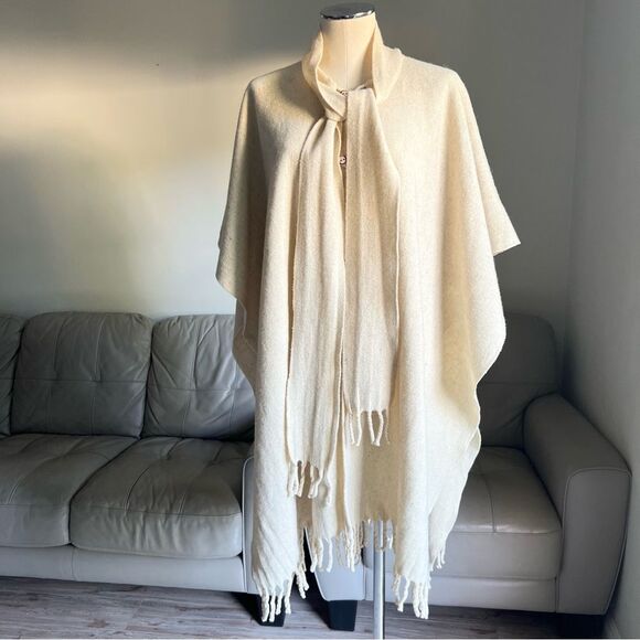 Pure Wool Boho Poncho Sweater Scarf Wrap Wooden Buttons Oatmeal Cream Fringe XL - Picture 2 of 15